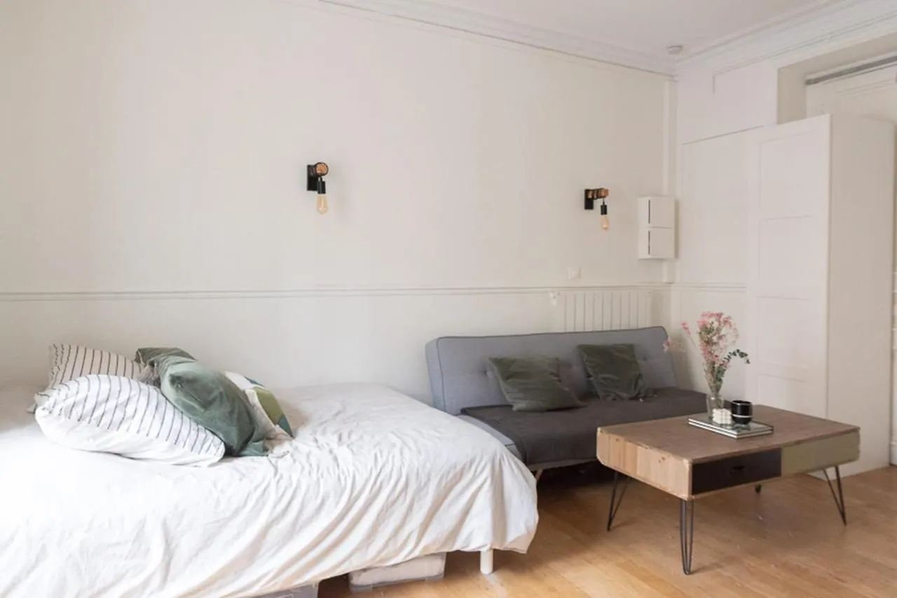 Bright Studio Near The Center Of Paris Apartment